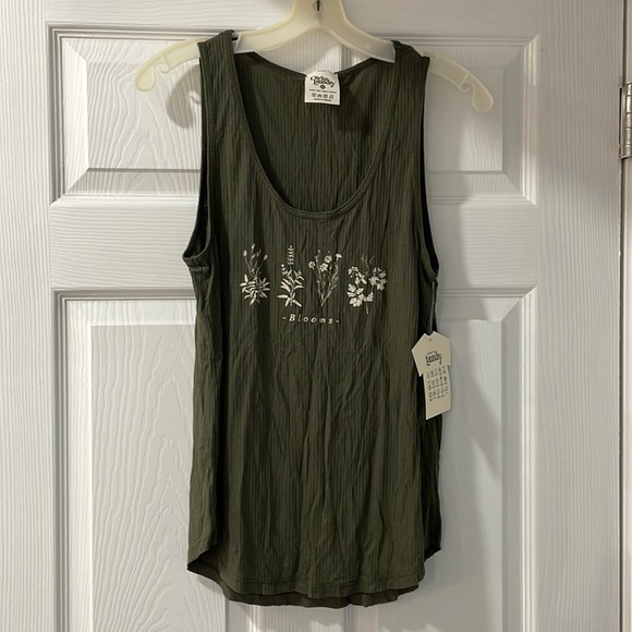 Blooms Tank - Picture 1 of 6